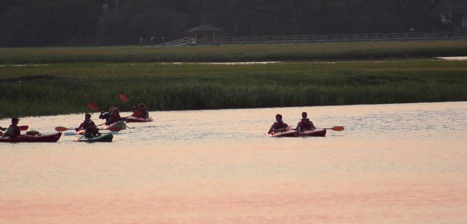 手机靓号 从1987年第一个手,机号码在广州出现,到现在数以亿万级的号码来袭,靓号越来越受追捧,不过虽然号码越来越多,但是精品总是少的,因为码号资源属于国家所有,运营商为了提高码号资源利用率,会将未办理停机保号业务且停机超过3个月以上的手机号码,回收、重新出售。