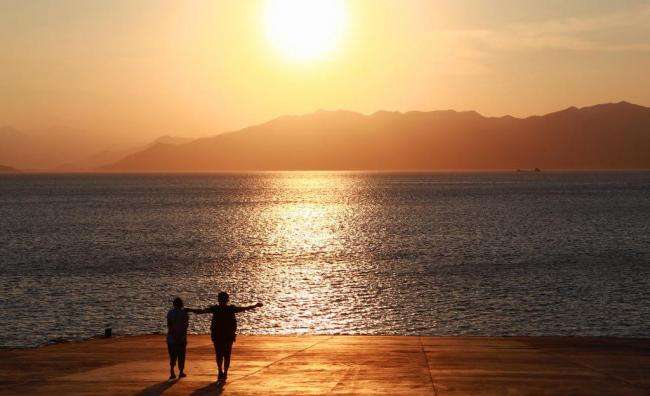 市民徐先生从“能人”王某手里买来靓号——尾号为“8888”的手机卡,结果激活时被告知是空卡?近日,犯罪嫌疑人王某被南岗警方依法采取刑事强制措施。